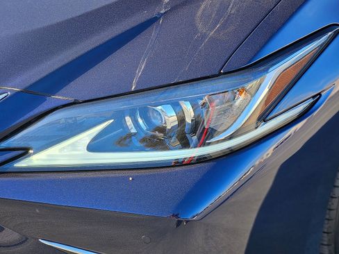 Used 2025 Lexus ES 300h w/ Premium Package image 6