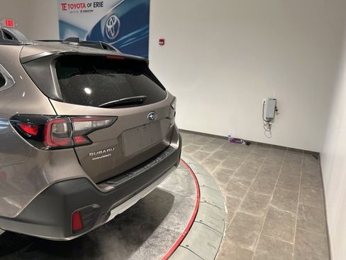 Used 2022 Subaru Outback Limited image 6