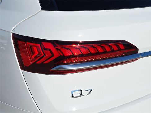 Certified 2023 Audi Q7 2.0T Premium w/ Towing Package image 35