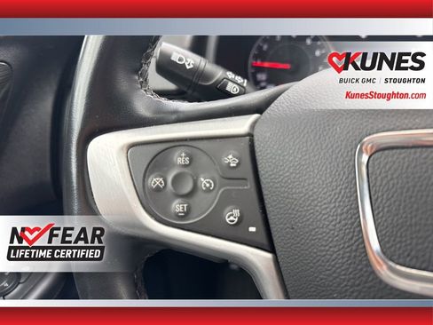 Used 2023 GMC Terrain SLT image 25