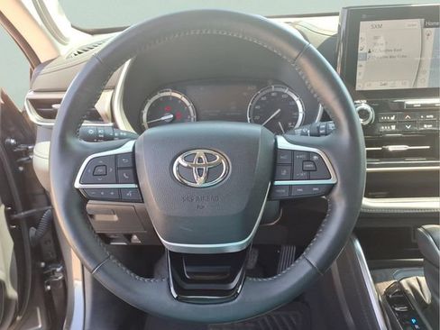 Used 2022 Toyota Highlander Limited AWD/4WD image 16