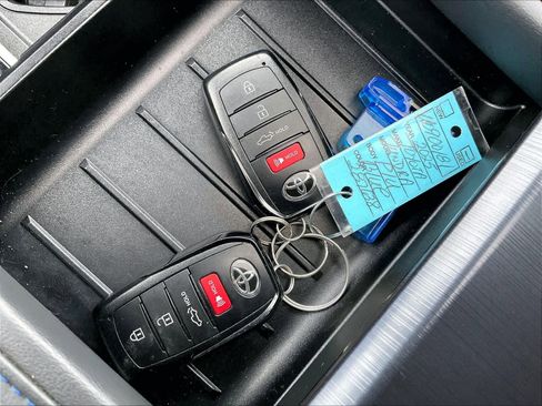 Used 2025 Toyota Tundra Platinum image 31