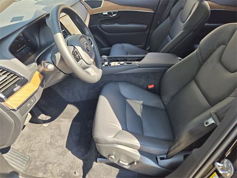 Certified 2025 Volvo XC90 T8 Plus w/ Protection Package Premier image 16