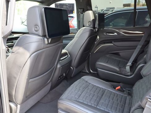 Used 2024 Cadillac Escalade Sport Platinum w/ Heavy-Duty Trailer Package AWD/4WD image 19