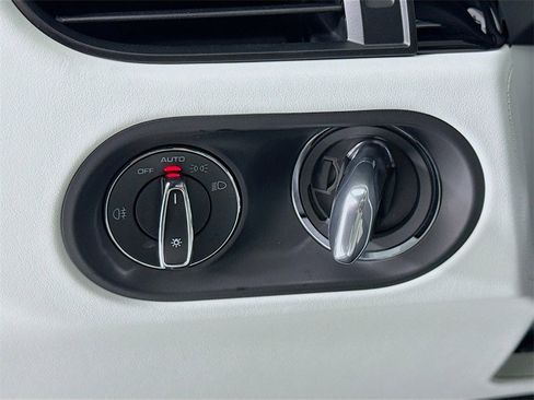 New 2026 Porsche Macan Turbo image 15