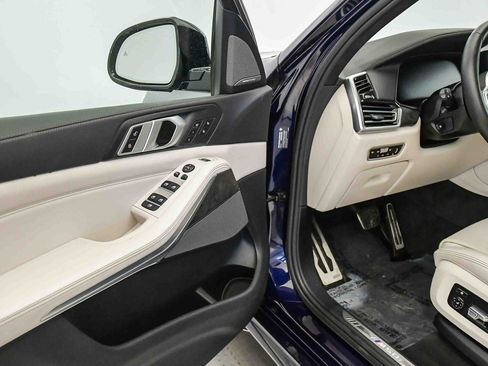 Used 2020 BMW X5 M50i w/ Dynamic Handling Package image 27