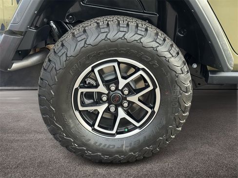 Used 2025 Jeep Wrangler Unlimited Rubicon image 8