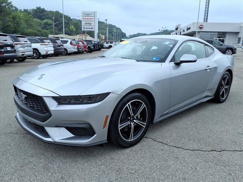 Used 2025 Ford Mustang Coupe RWD image 8
