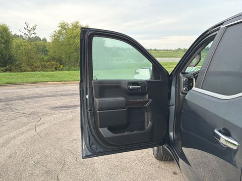 Used 2022 GMC Sierra 1500 SLT w/ SLT Convenience Package AWD/4WD image 10