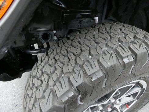 Used 2024 Jeep Wrangler Unlimited Rubicon w/ Technology Group image 12