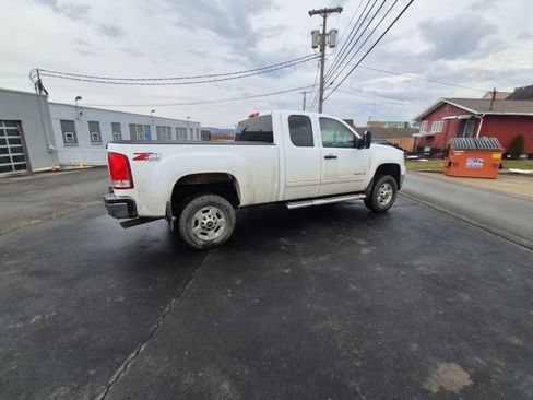 Used 2011 GMC Sierra 2500 SLE w/ SLE Preferred Package image 8