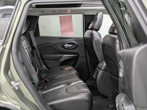 Used 2019 Jeep Cherokee Limited image 19