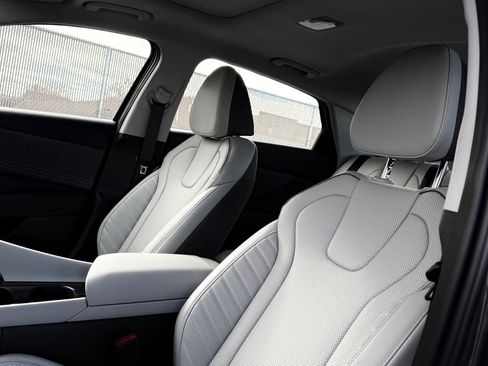 New 2026 Hyundai Elantra Limited image 9