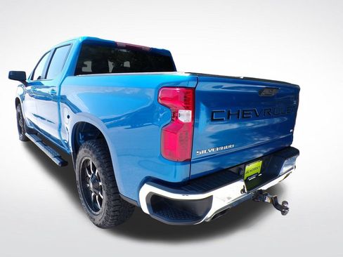 Used 2023 Chevrolet Silverado 1500 LT w/ Z71 Off-Road Package AWD/4WD image 4