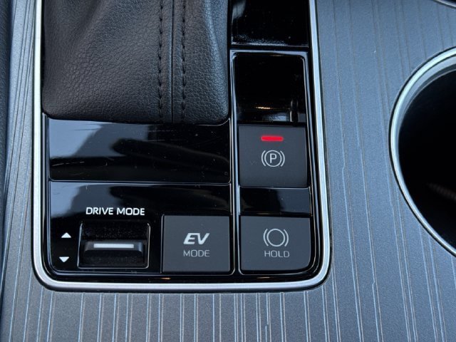 Used 2025 Toyota Sienna XLE FWD image 21