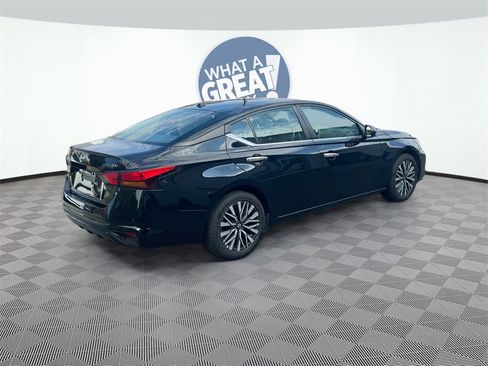 Certified 2024 Nissan Altima 2.5 SV image 7