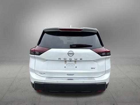 Used 2024 Nissan Rogue SV image 8