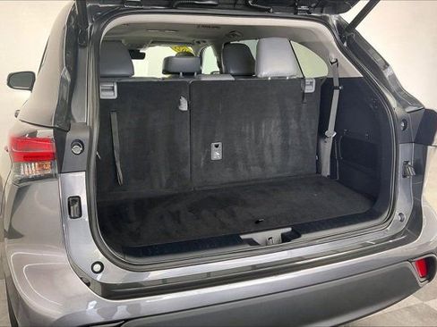 Used 2021 Toyota Highlander XLE AWD/4WD image 28
