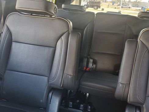 Used 2023 Chevrolet Suburban Premier image 3