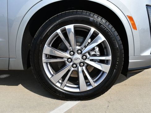 Used 2025 Cadillac XT6 Premium Luxury image 12