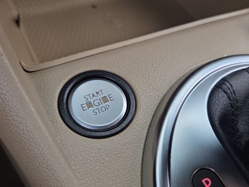 Used 2013 Volkswagen Beetle 2.5 FWD image 32