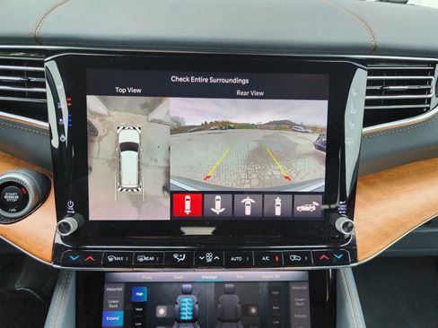 Used 2023 Jeep Grand Wagoneer Series II image 36