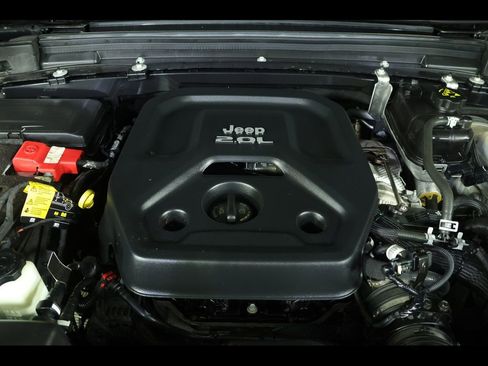 Used 2022 Jeep Wrangler Unlimited Sahara w/ Cold Weather Group image 18