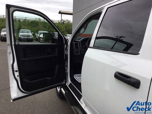 Used 2015 RAM 3500 Tradesman w/ Chrome Appearance Group image 25