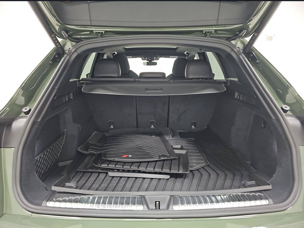 Used 2025 Audi SQ5 Prestige AWD/4WD image 16