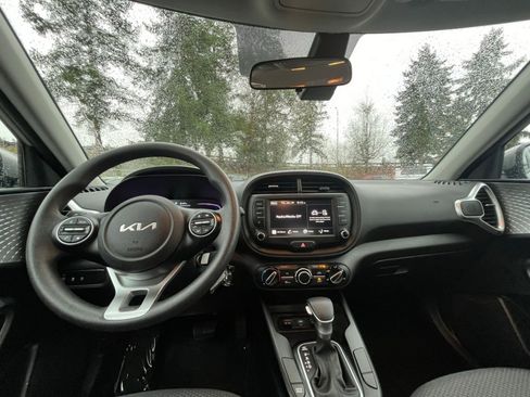Used 2025 Kia Soul LX w/ LX Technology Package image 33
