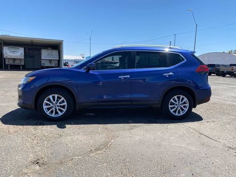 Used 2018 Nissan Rogue SV w/ Premium Package FWD image 3