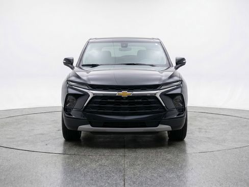 Used 2025 Chevrolet Blazer LT FWD image 2
