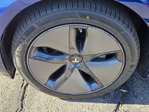 Used 2018 Tesla Model 3 Long Range image 9