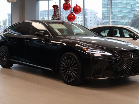 New 2026 Lexus LS 500 AWD image 2