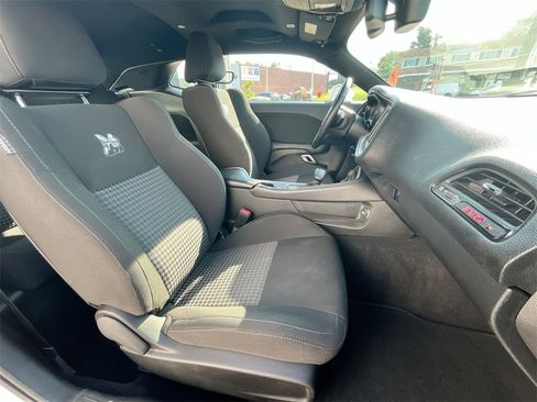 Used 2022 Dodge Challenger R/T Scat Pack w/ Scat Pack Stripe image 34