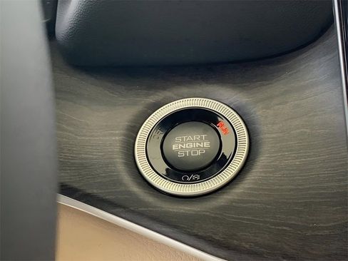 New 2025 Jeep Grand Cherokee L Limited w/ Luxury Tech Group II image 40