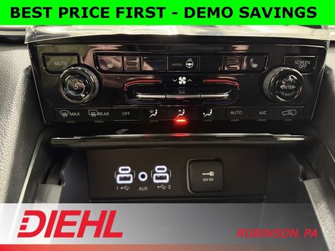 New 2025 Jeep Grand Cherokee Limited w/ Black Appearance Package image 32