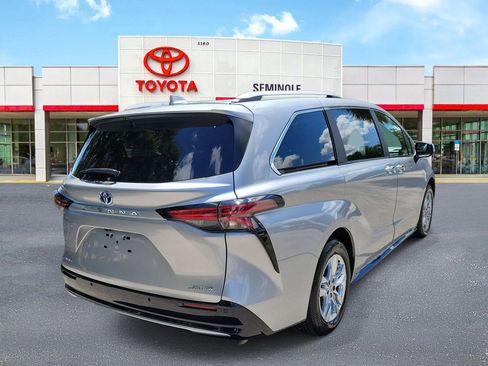 Used 2025 Toyota Sienna Limited AWD/4WD image 3
