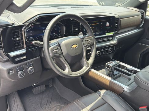 Used 2025 Chevrolet Silverado 1500 High Country w/ High Country Premium Package AWD/4WD image 17