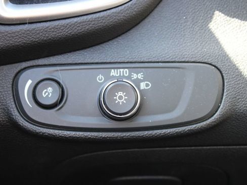 Used 2019 Chevrolet Trax LT w/ LT Convenience Package FWD image 26