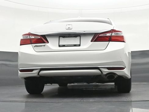 Used 2017 Honda Accord EX image 27