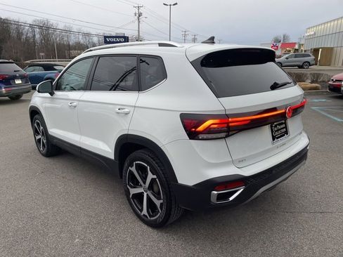 Certified 2025 Volkswagen Taos SEL image 2