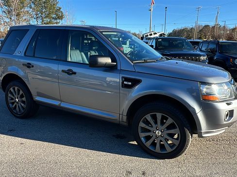 Used 2013 Land Rover LR2 image 5