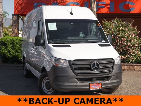 Used 2022 Mercedes-Benz Sprinter 2500 image 2
