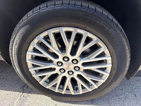 Used 2025 GMC Acadia Denali w/ LPO, Floor Liner Package AWD/4WD image 7