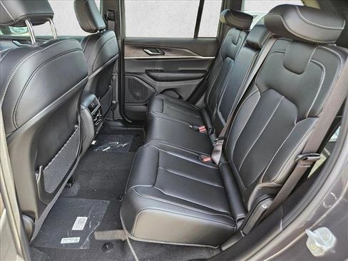 New 2025 Jeep Grand Cherokee Limited image 16
