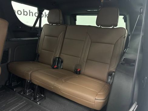 New 2026 Chevrolet Suburban High Country AWD/4WD image 31