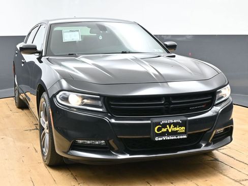 Used 2019 Dodge Charger SXT image 4