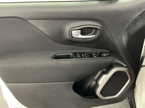 Used 2021 Jeep Renegade Latitude AWD/4WD image 7