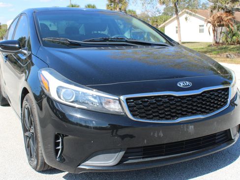 Used 2017 Kia Forte LX image 8